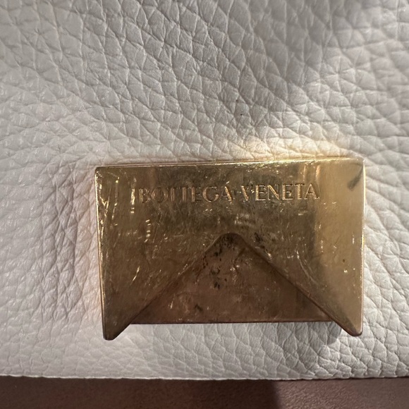 Bottega Veneta Cream Shoulder Bag with Gold Chain - Picture 3 of 8